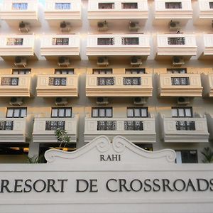 Resort De Crossroads